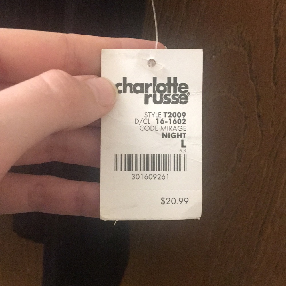 Charlotte Russe Sleeveless Top - Picture 2 of 4